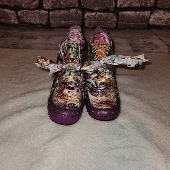 Floral cottage core vintage retro styled shoes - Picture 6 of 9